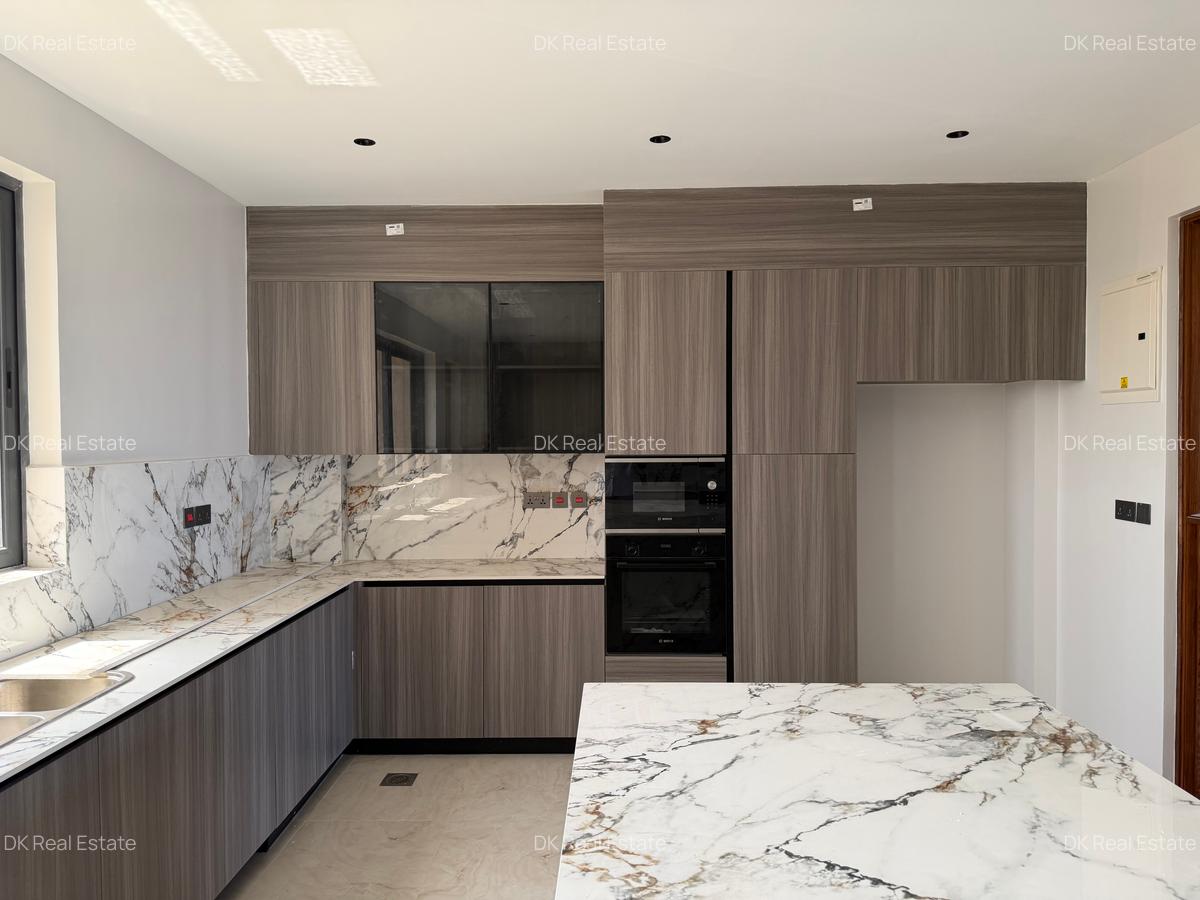 3 Bed Apartment with En Suite at Mbuni Road - 10