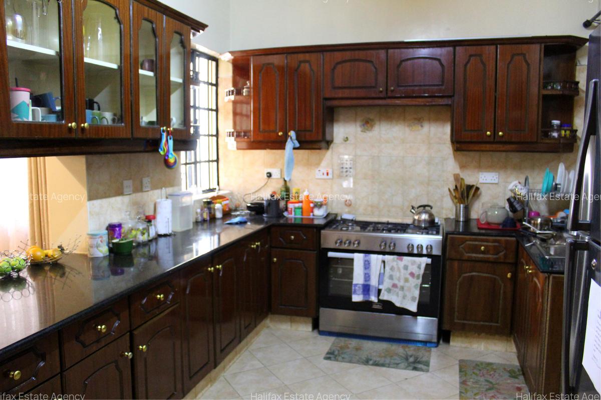 4 Bed Apartment with En Suite in Brookside - 7