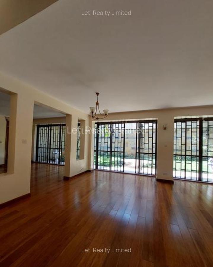 5 Bed Townhouse with En Suite in Lavington - 2