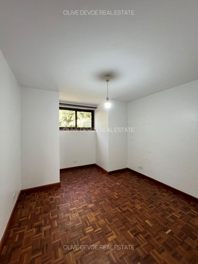 5 Bed Townhouse with En Suite in Lavington - 17