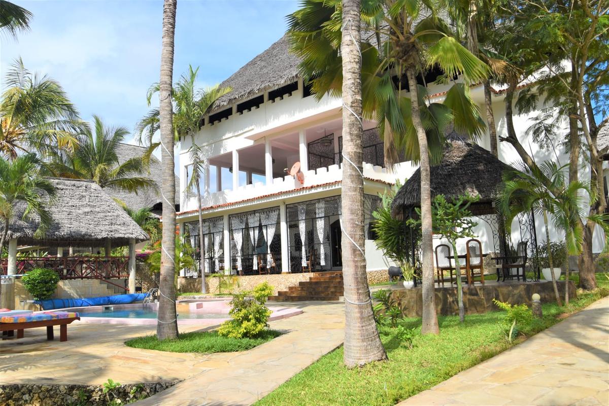 5 Bed Villa with En Suite in Watamu - 3