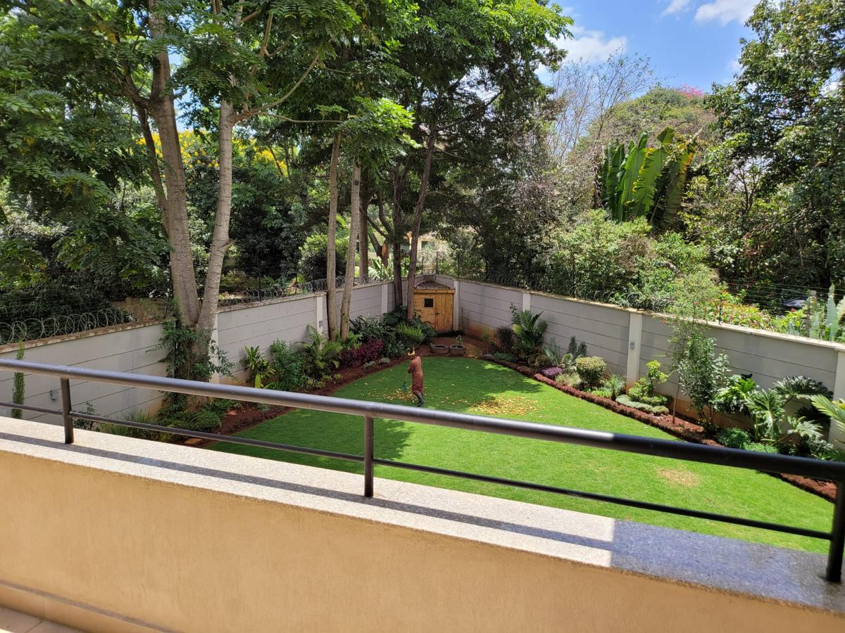 5 Bed Townhouse with En Suite at Lavington - 17