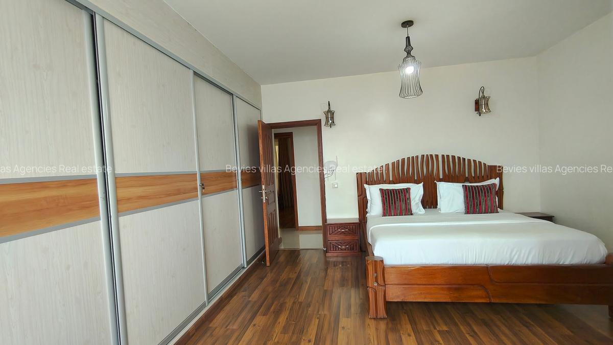 Serviced 4 Bed Apartment with En Suite at Parklands - 8