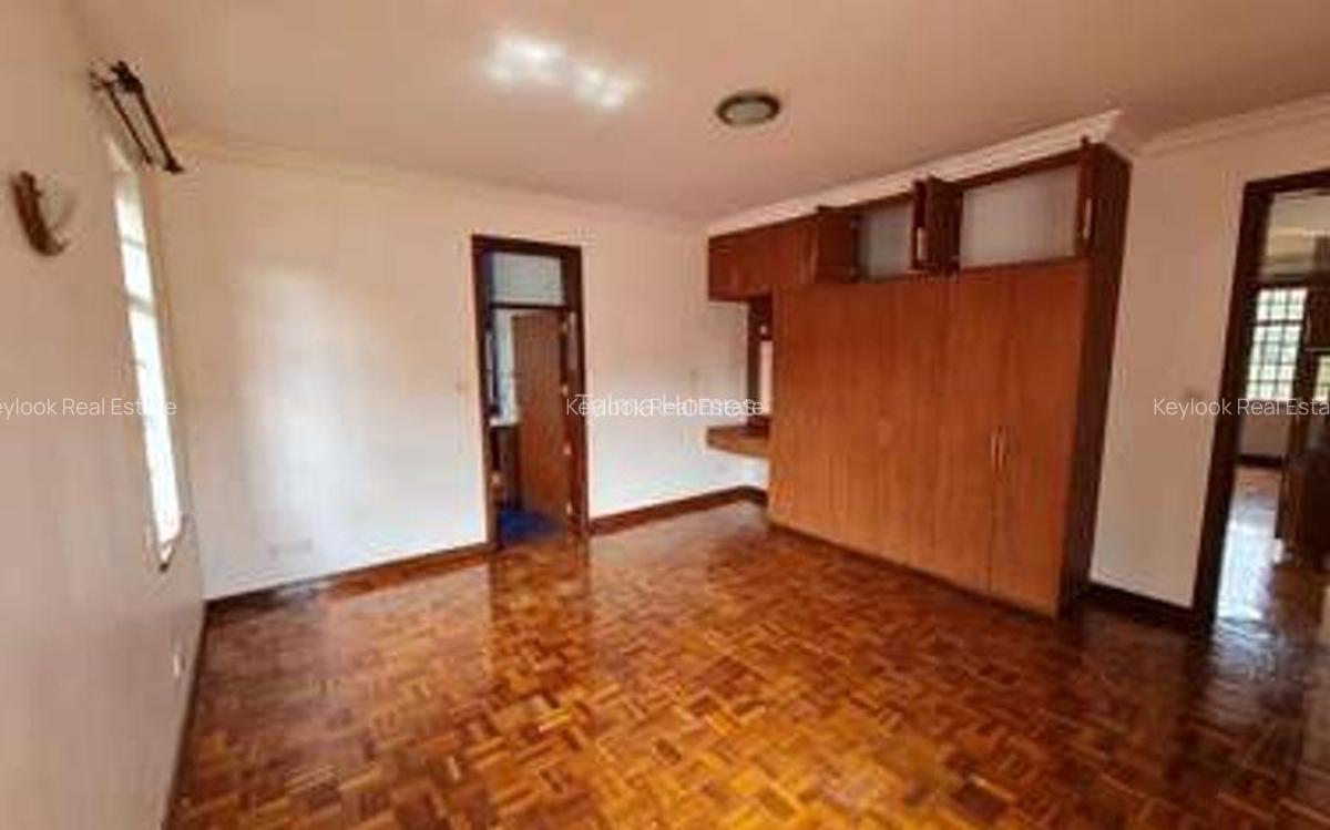 4 Bed Townhouse with En Suite at Lavington - 5