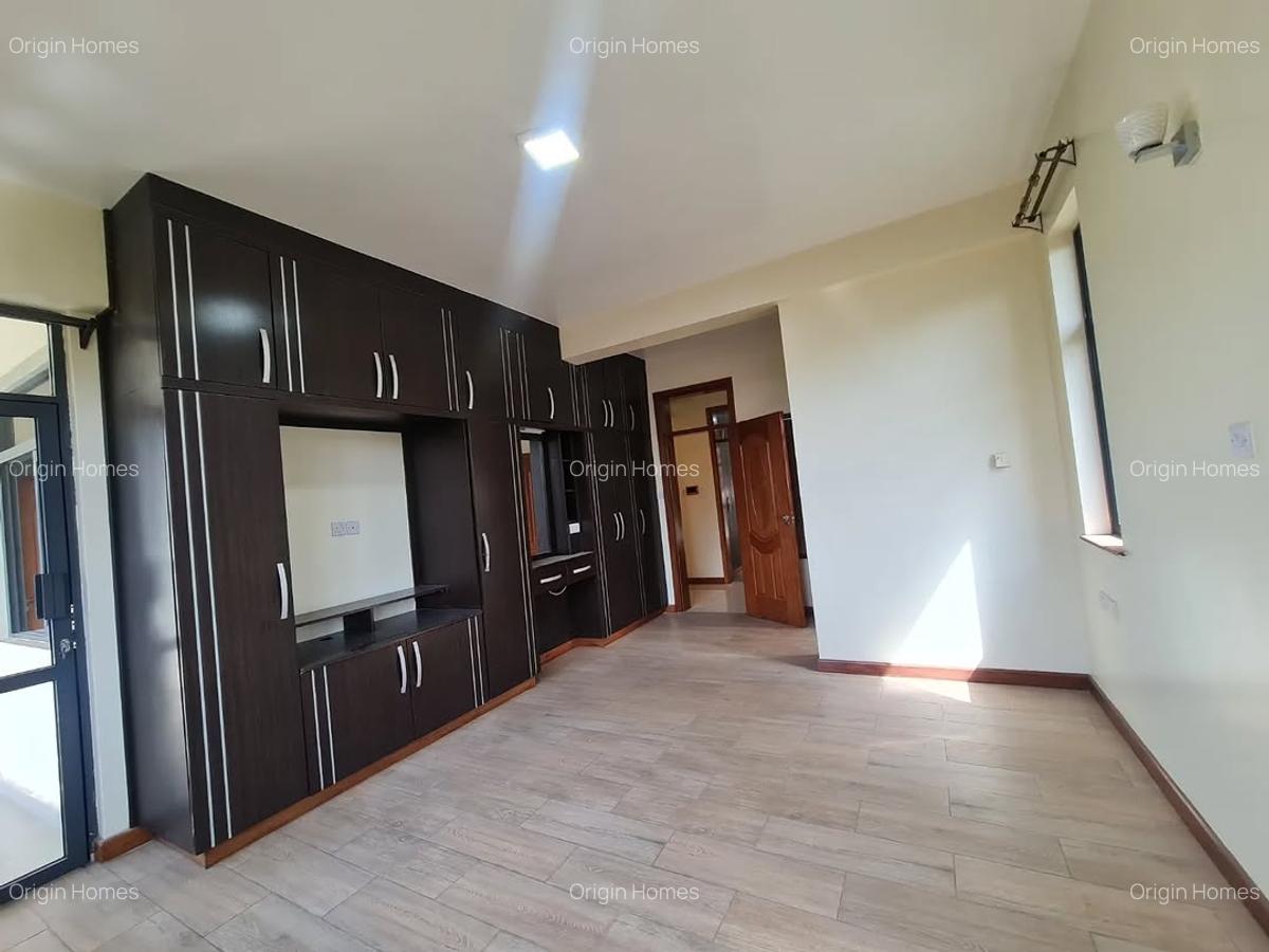 3 Bed Apartment with En Suite at Parkland - 16