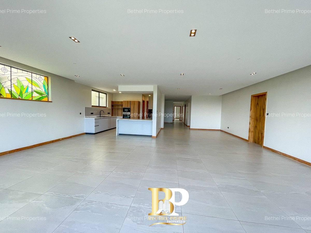 4 Bed Apartment with En Suite in Spring Valley - 11