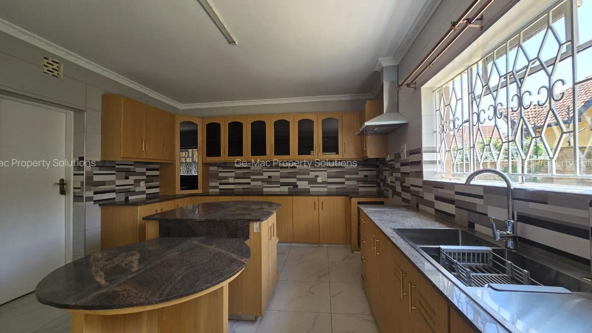 5 Bed House with En Suite in Loresho - 7