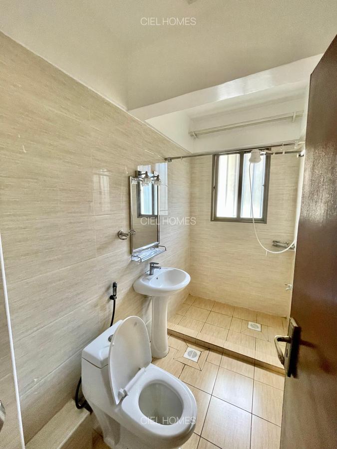 3 Bed Apartment with En Suite at Wood Avenue - 17