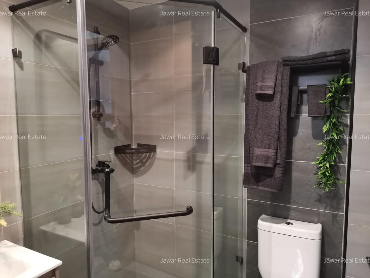 Serviced 1 Bed Apartment with En Suite at Hatheru Road - 4