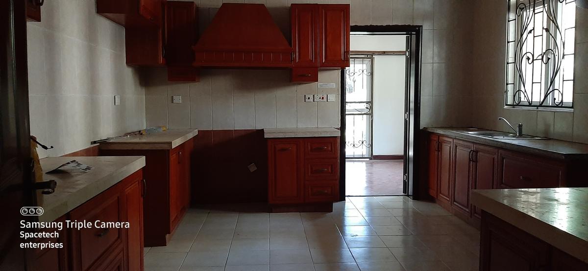 5 Bed Townhouse with En Suite in Lavington - 8