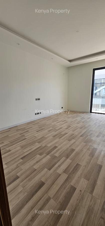 4 Bed Villa with En Suite at Apple Cross - 12