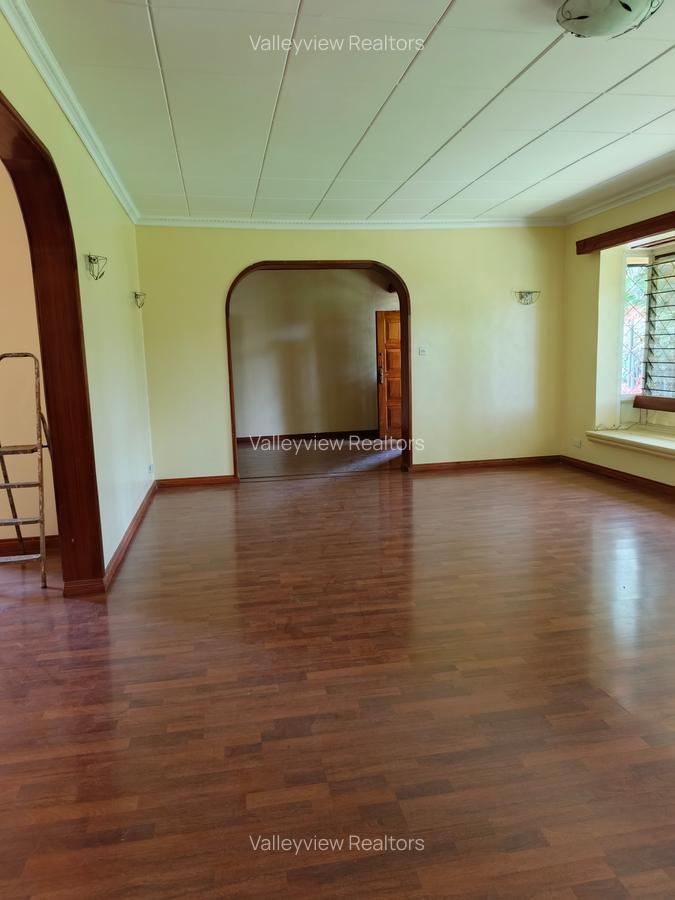 5 Bed House with En Suite at Lavington - 16