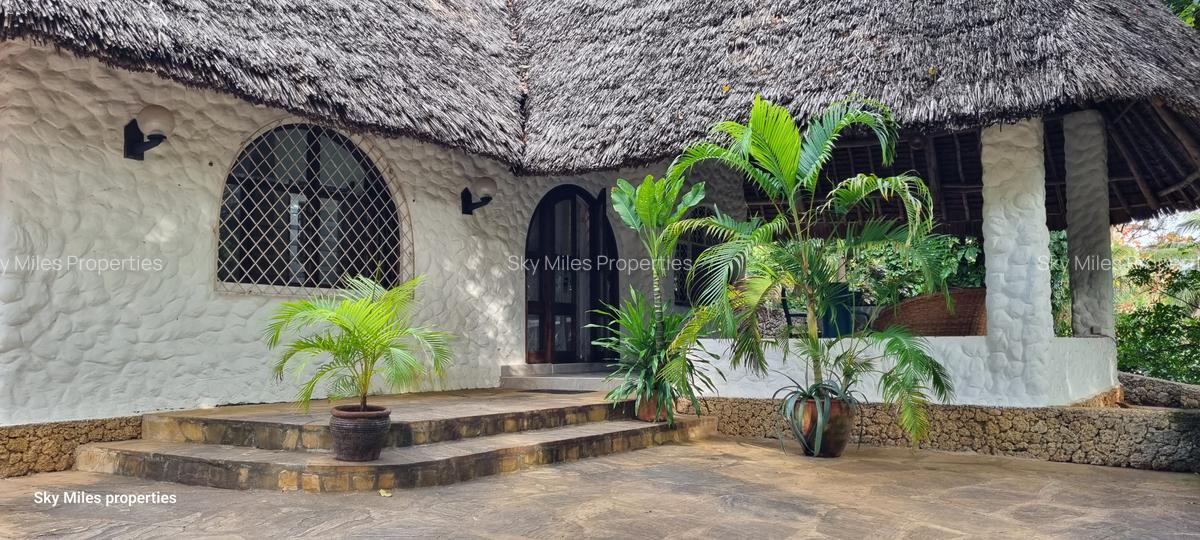 1 Bed Villa with En Suite at La-Marina - 12