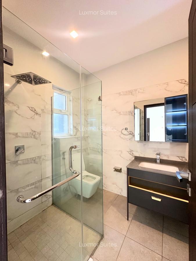 Serviced 3 Bed Apartment with En Suite at Riverside Drive - 3