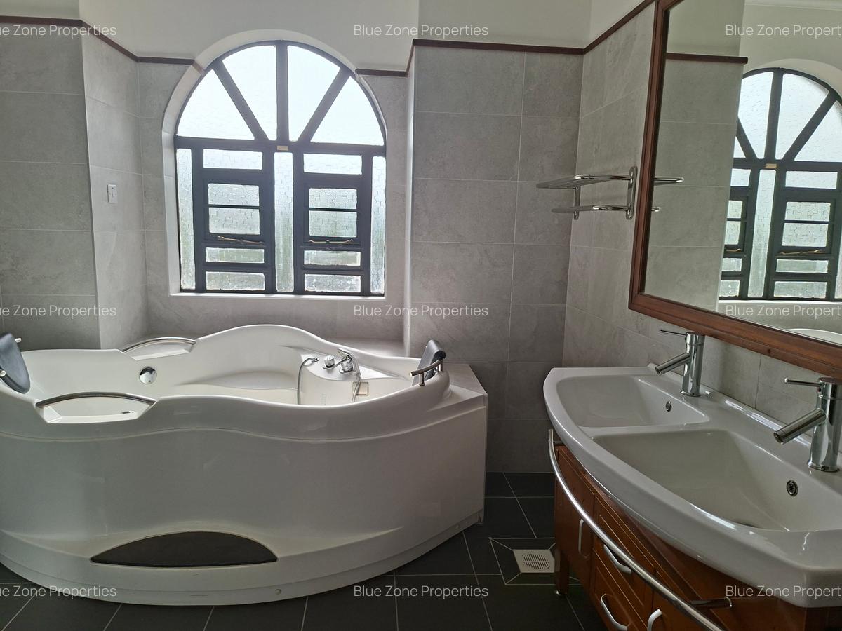 4 Bed Townhouse with En Suite at Close To Braeburn School - 16