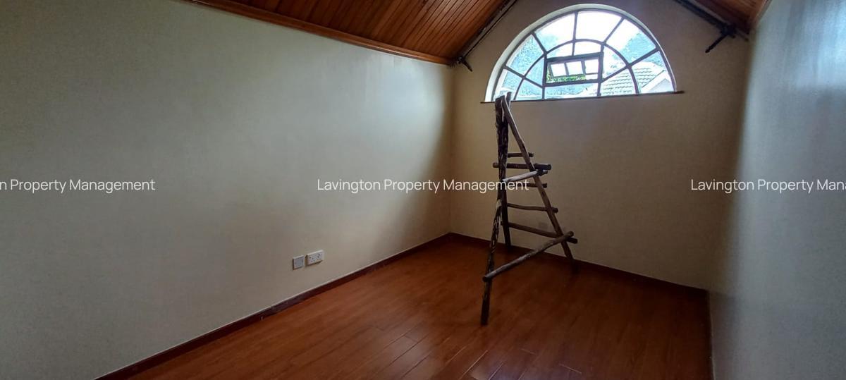 5 Bed Townhouse with En Suite at Lavington Green - 16