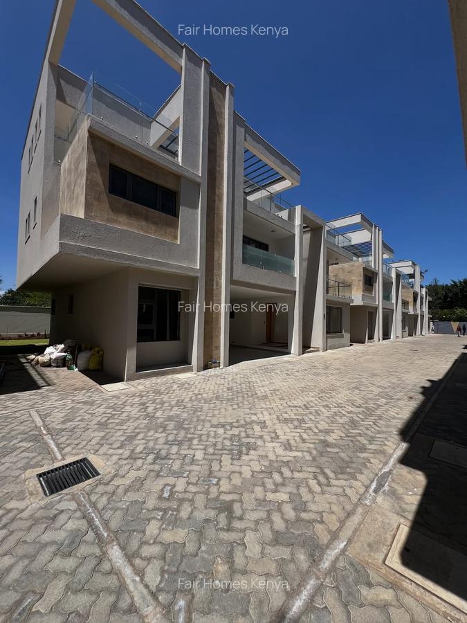 6 Bed Townhouse with En Suite at Lavington Green - 8