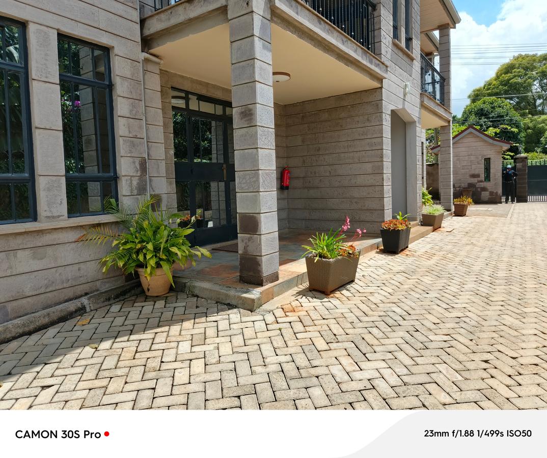 Serviced 1 Bed Apartment with En Suite at Lavington - 19