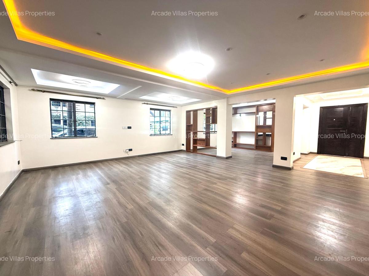 5 Bed Villa with En Suite in Lavington - 14