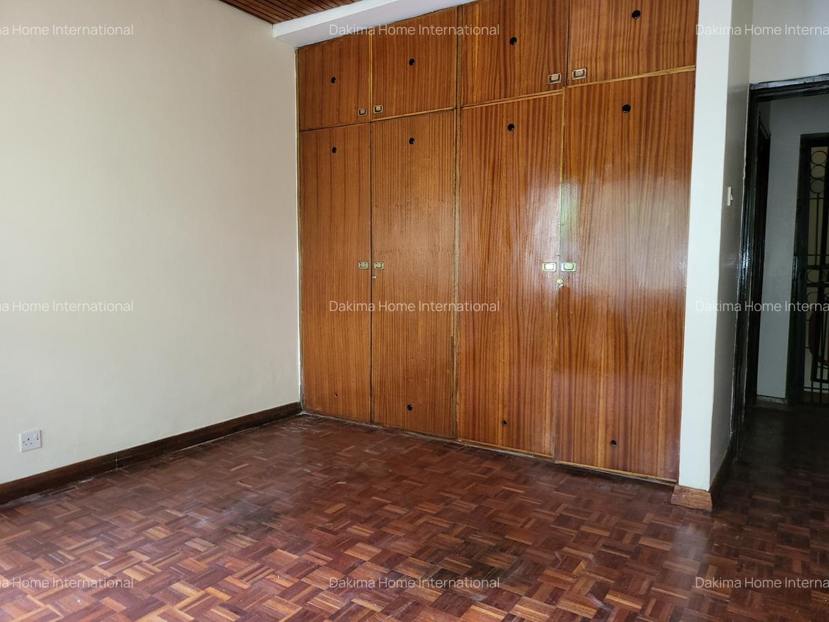 4 Bed Townhouse with En Suite in Rhapta Road - 10