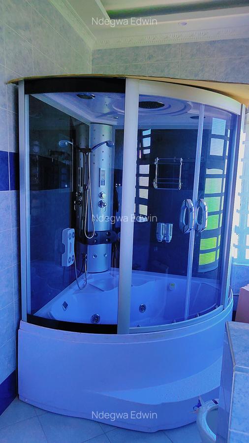 5 Bed House with En Suite at Golfview - 6