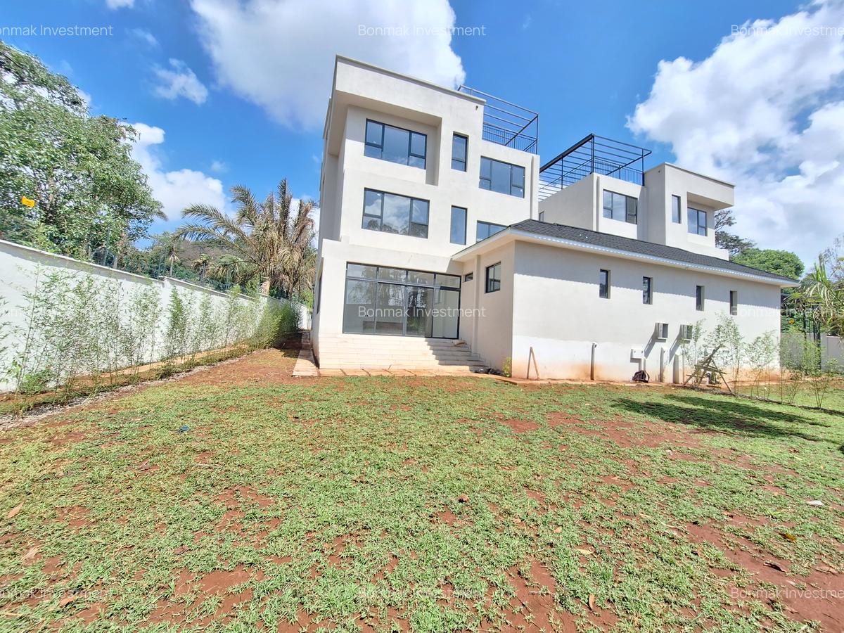 5 Bed Townhouse with En Suite at Lavington Green. - 2