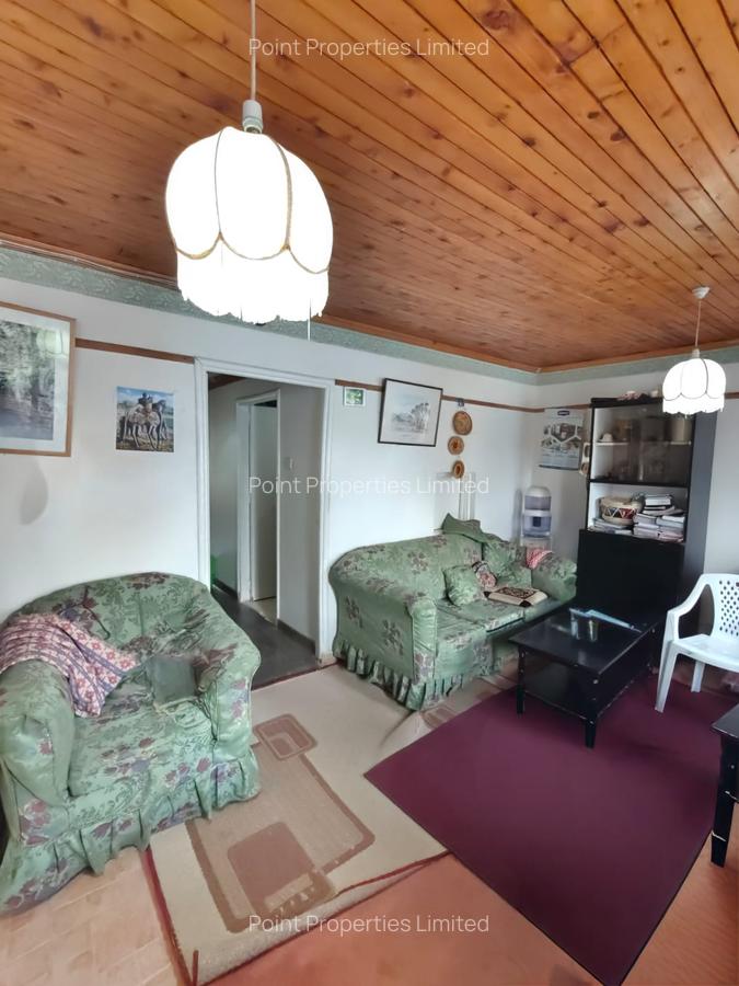 3 Bed House with En Suite in Donholm - 6