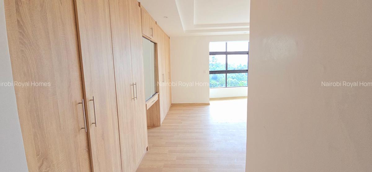 3 Bed Apartment with En Suite at Parklands - 7