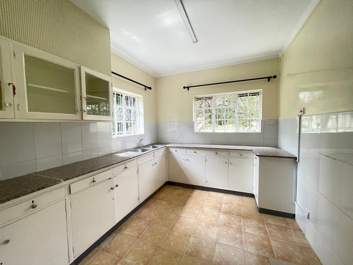 4 Bed Townhouse with En Suite in Lavington - 6