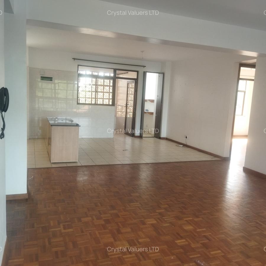3 Bed Apartment with En Suite in Upper Hill - 4