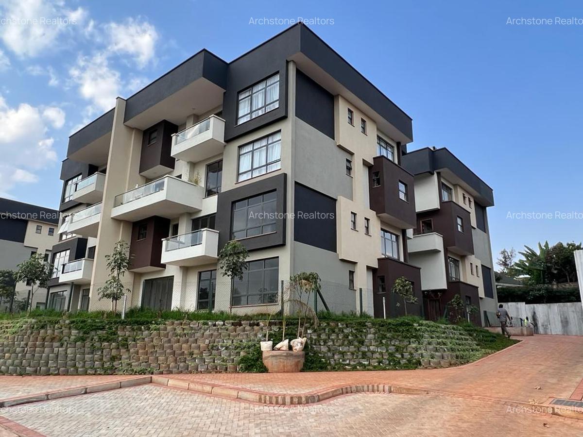 4 Bed Apartment with En Suite in Rosslyn - 1