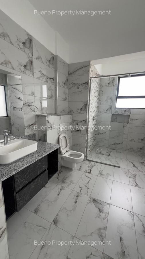 2 Bed Apartment with En Suite in Kilimani - 14