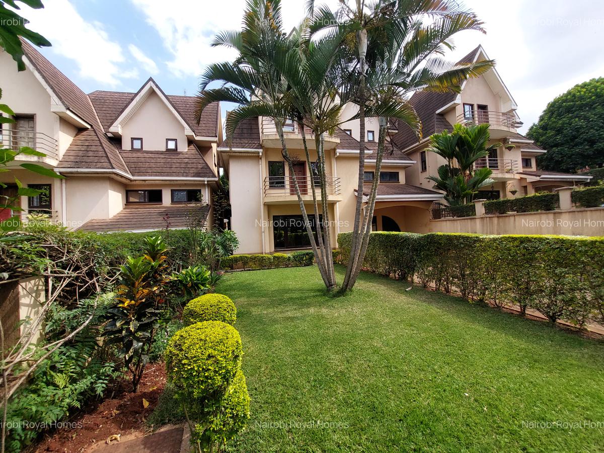 5 Bed Townhouse with En Suite at Lavington - 3