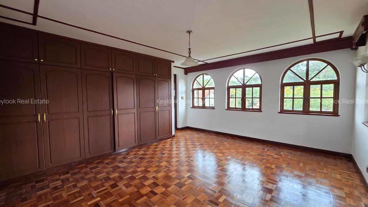 4 Bed Townhouse with En Suite at Lavington - 16