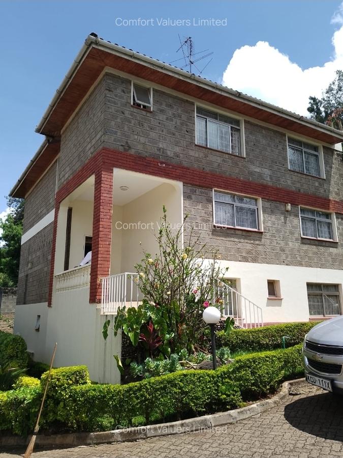 5 Bed House with En Suite at Lavington Green - 12