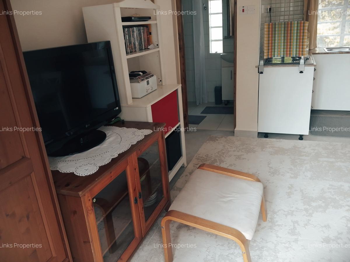 1 Bed House with En Suite at Karen - 17