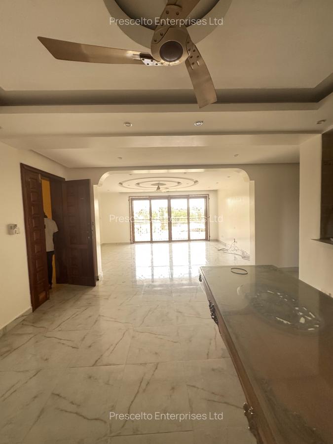 3 Bed Apartment with En Suite at Off Links Road - 18
