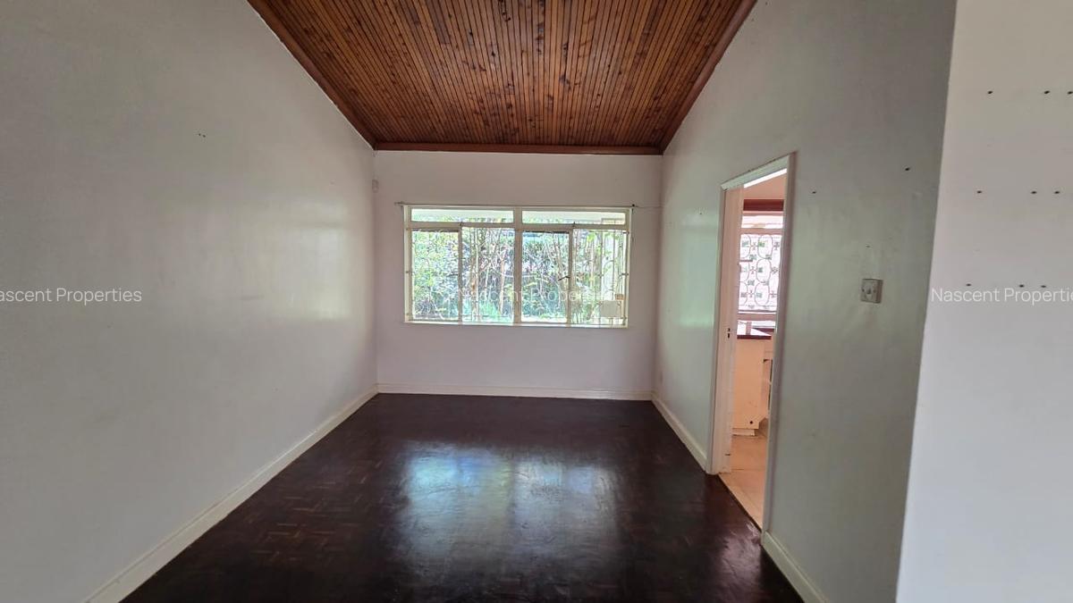 4 Bed House with En Suite in Rosslyn - 17