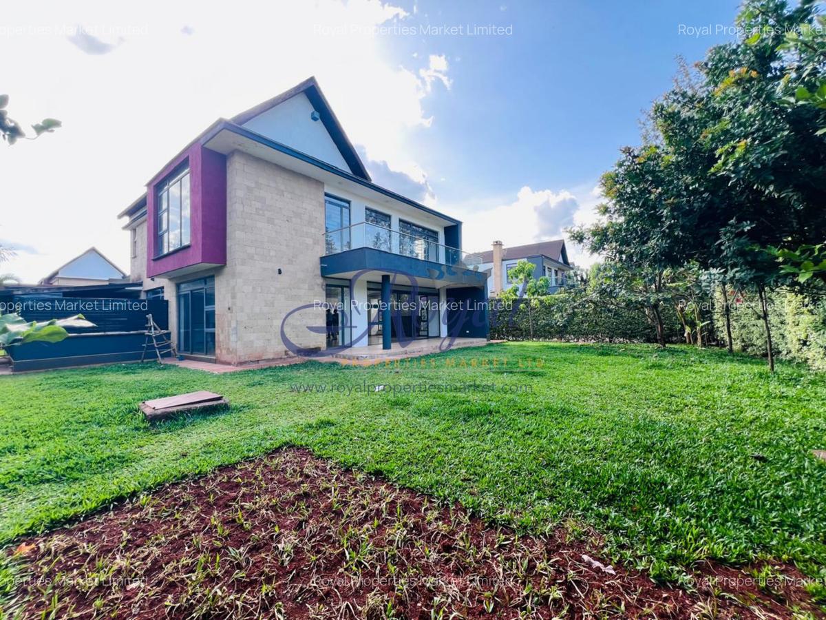 4 Bed House with En Suite in Garden Estate - 1