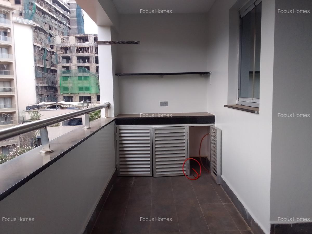 3 Bed Apartment with En Suite in Riverside - 3