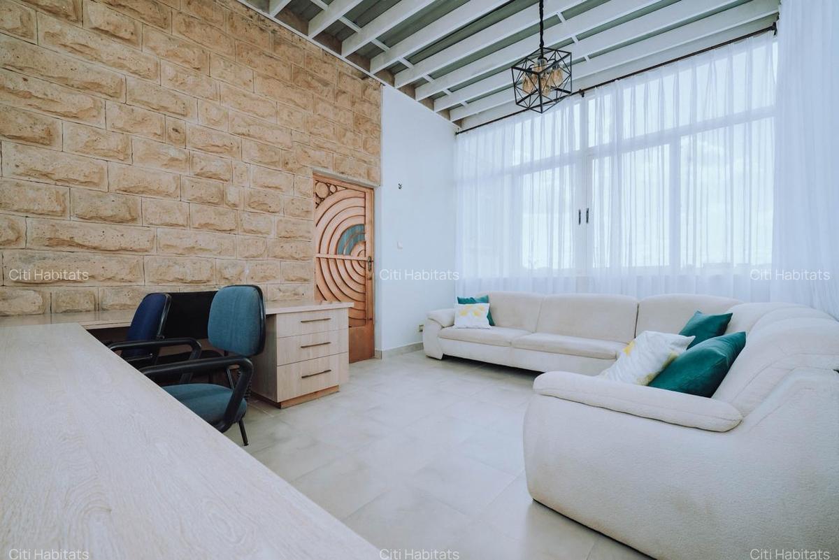 4 Bed Villa with En Suite in Kenyatta Road - 3