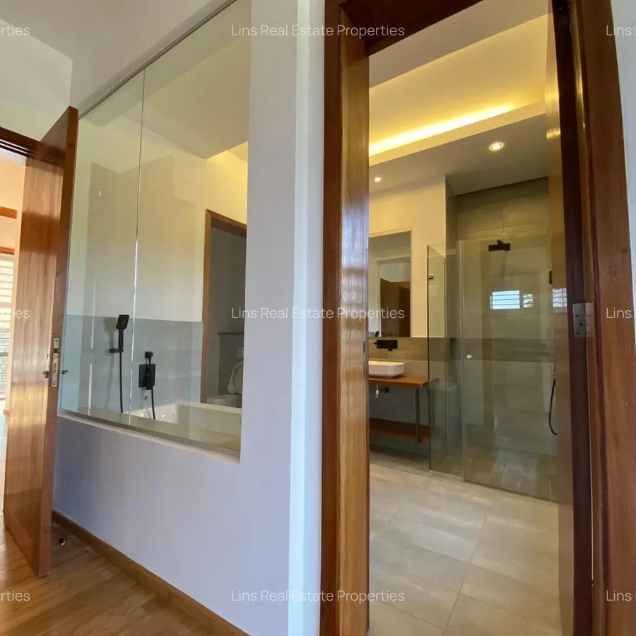 3 Bed House with En Suite in Rosslyn - 8