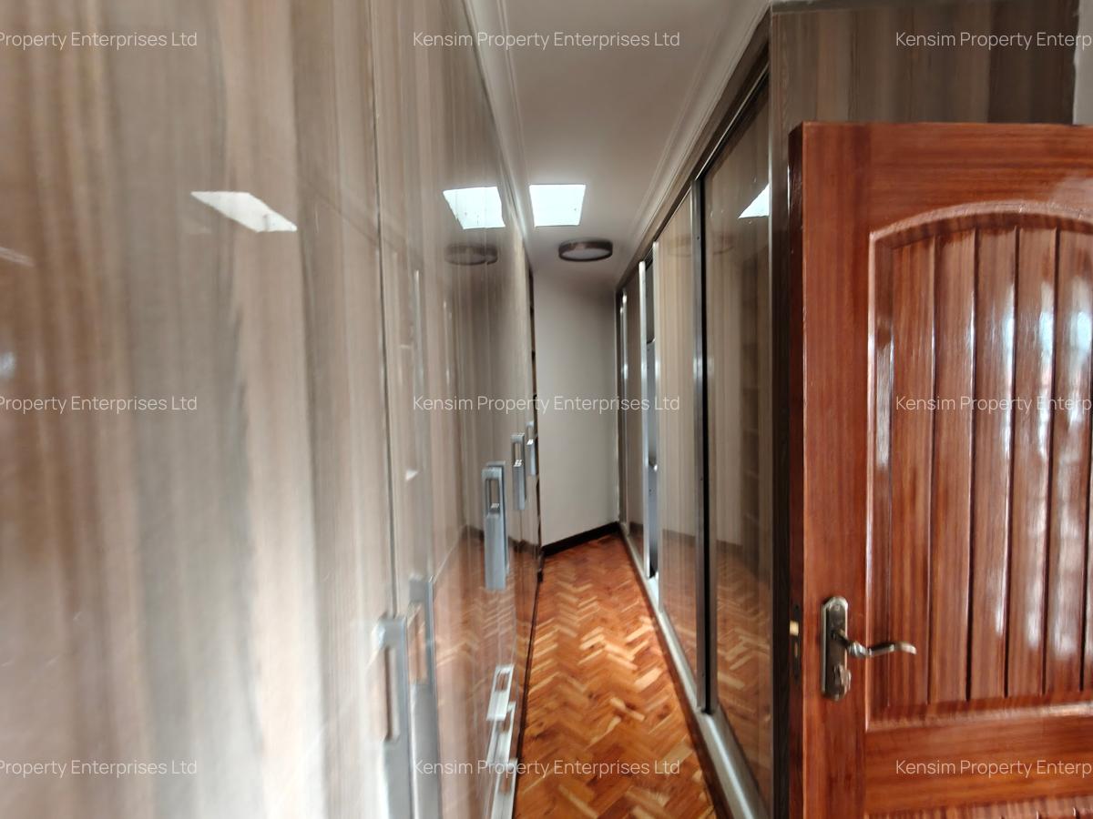 5 Bed House with En Suite in Runda - 17