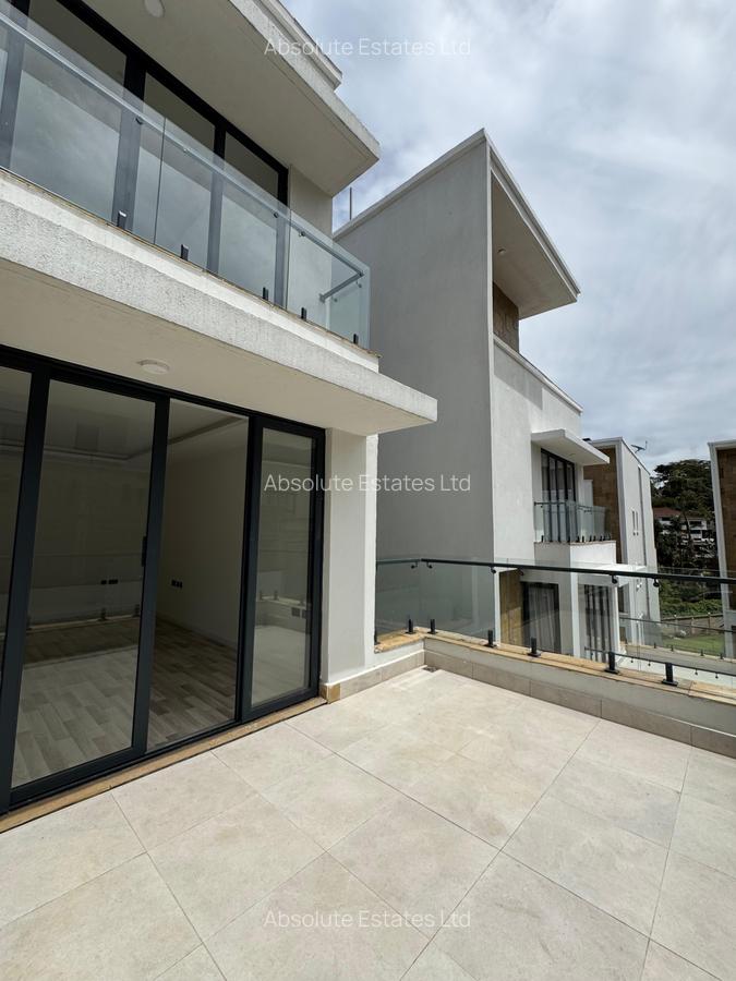 5 Bed Townhouse with En Suite in Lavington - 4