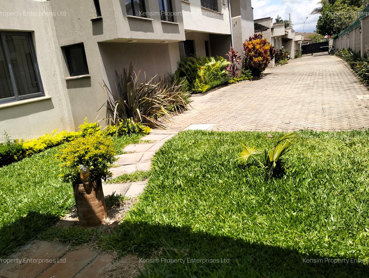 6 Bed Townhouse with En Suite in Lavington - 3