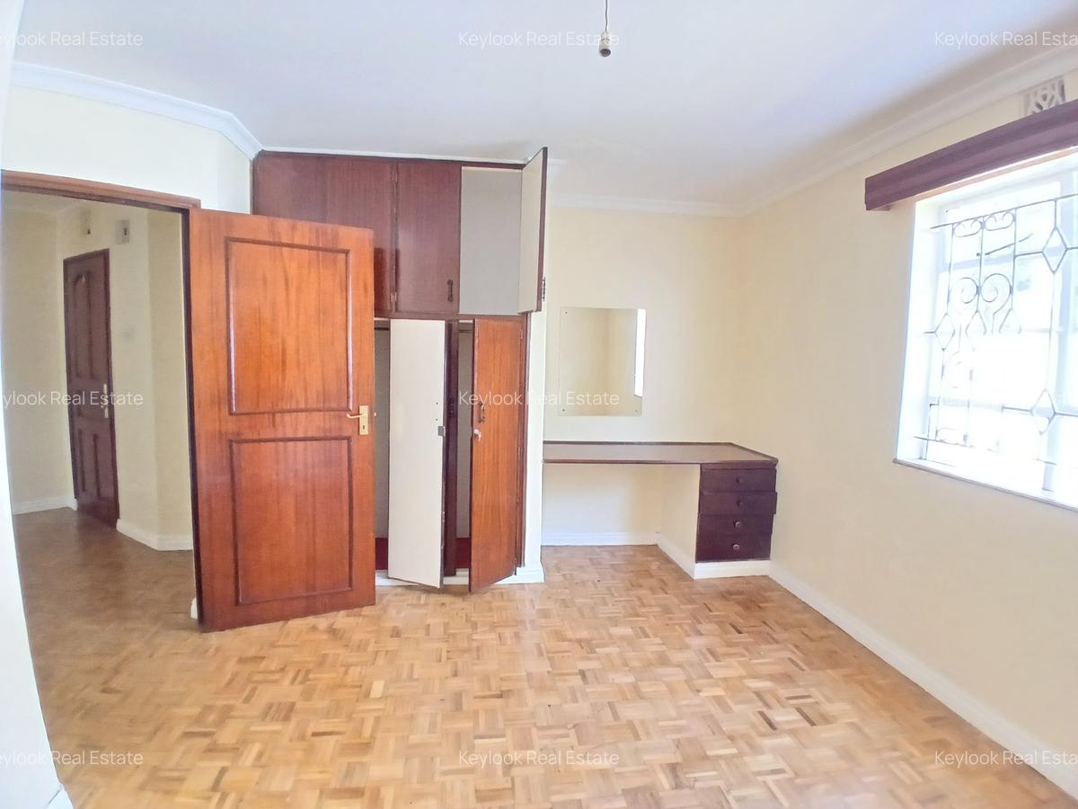 4 Bed Townhouse with En Suite at Hundred Avenue - 5