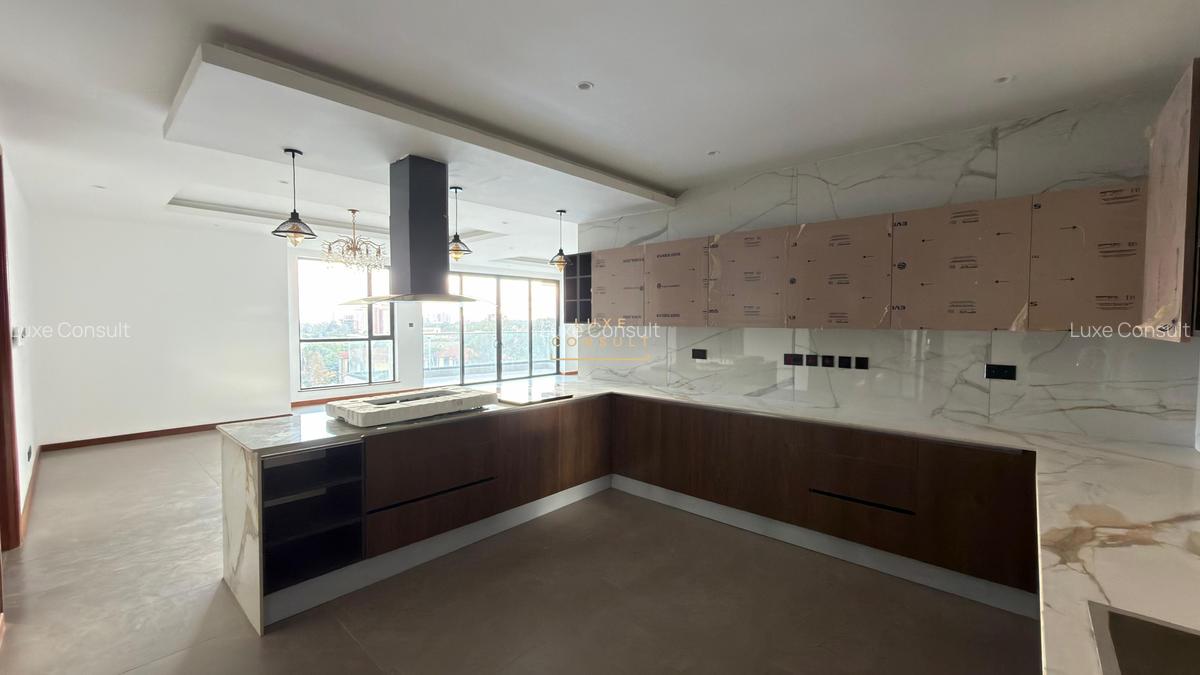 3 Bed Apartment with En Suite in Riverside - 4