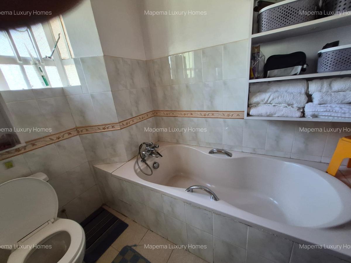 5 Bed House with En Suite at Hardy Area - 11