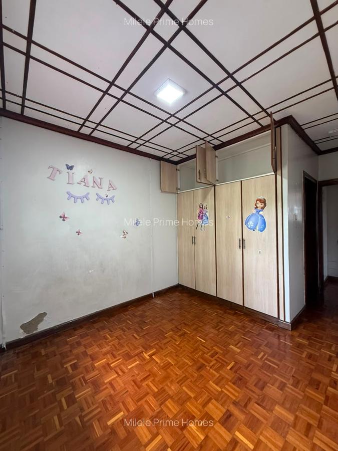 4 Bed Villa with En Suite at Lavington - 10