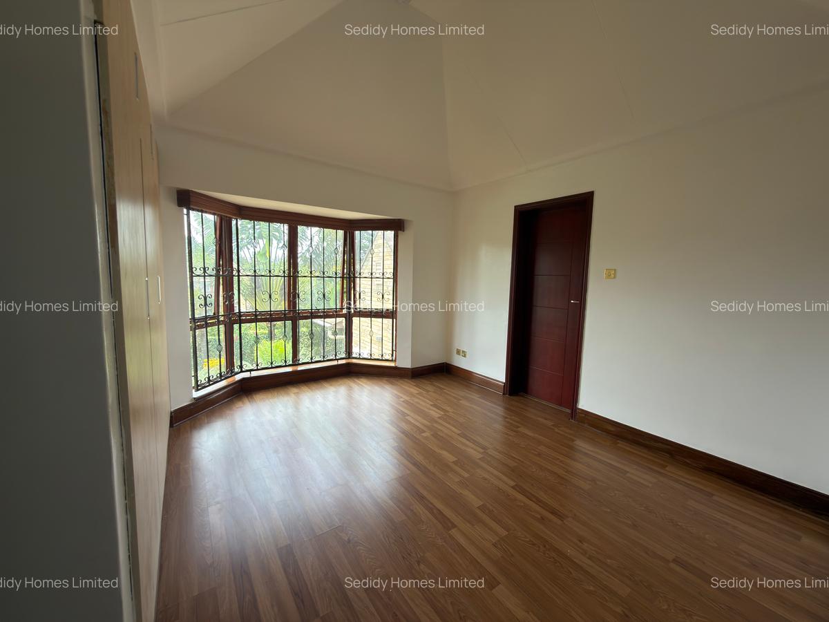 5 Bed Townhouse with En Suite in Runda - 18